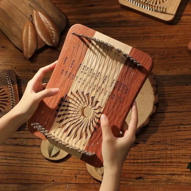 Hluru Kalyre 17 strings Maple&Zambian Padauk Hluru Kalyre 17 strings Maple&Zambian Padauk