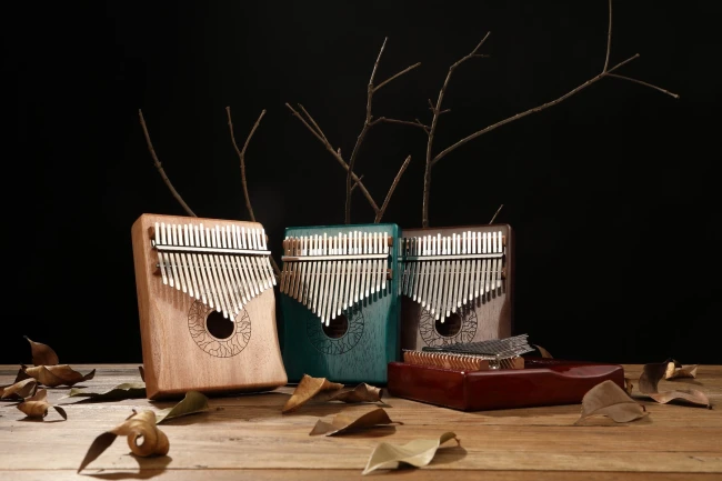 Hluru Huashu KHD21 Lotus Mahogany Natural (21 язичків, червоне дерево) Hluru Huashu KHD21 Lotus Mahogany Natural (21 язичків, червоне дерево)